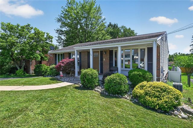 34 Mohawk Dr, Hempfield Twp, PA 15601