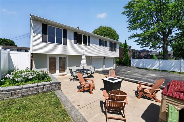 34 Mohawk Dr, Hempfield Twp, PA 15601