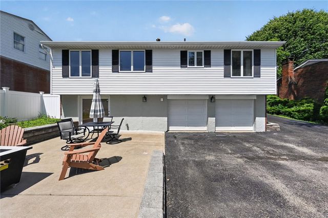 34 Mohawk Dr, Hempfield Twp, PA 15601