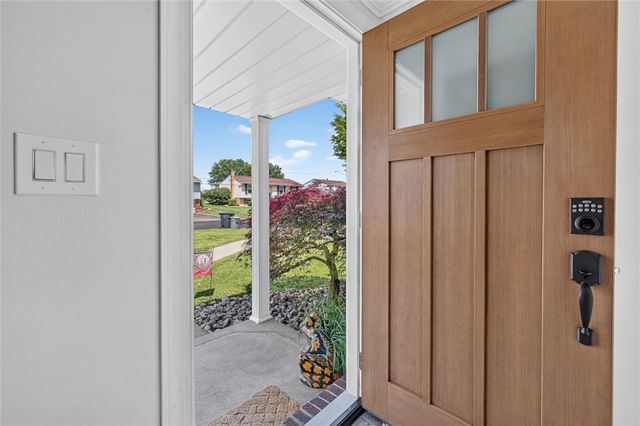 34 Mohawk Dr, Hempfield Twp, PA 15601
