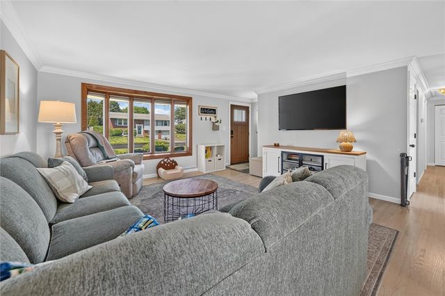 34 Mohawk Dr, Hempfield Twp, PA 15601