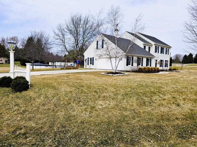 4176 Meadowlark LANE, Hubertus, WI 53033