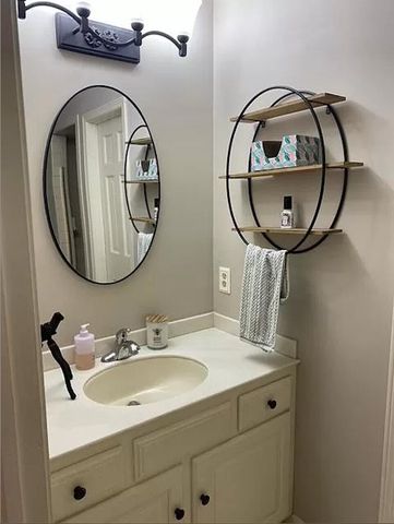 229 Portchester Road, Holland, MI 49424