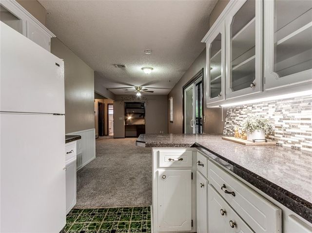 1048 NW 6th Place, Moore, OK 73160