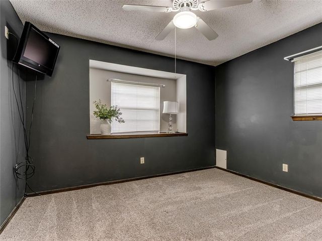 1048 NW 6th Place, Moore, OK 73160