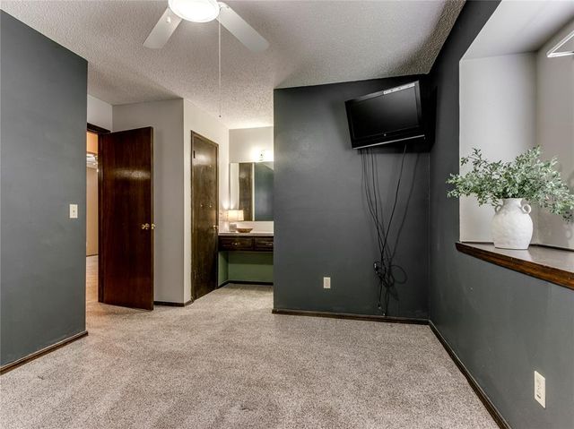1048 NW 6th Place, Moore, OK 73160