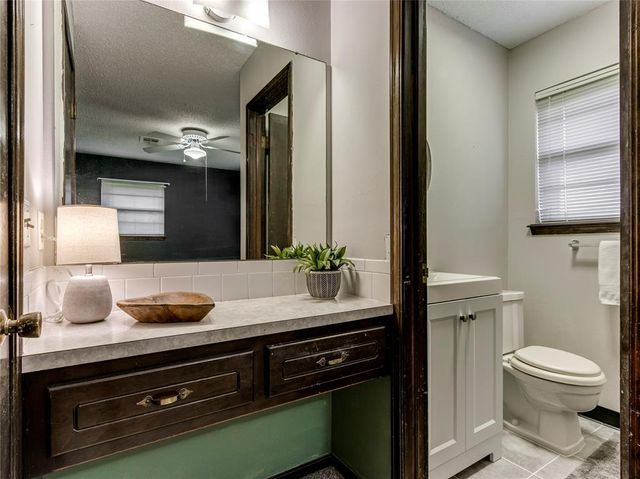 1048 NW 6th Place, Moore, OK 73160