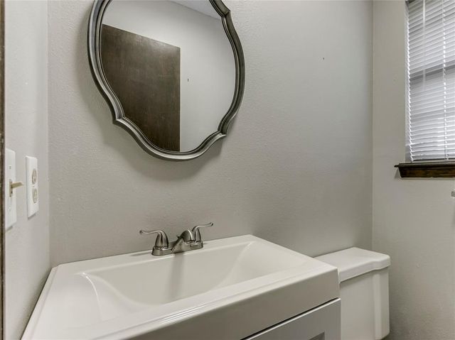1048 NW 6th Place, Moore, OK 73160