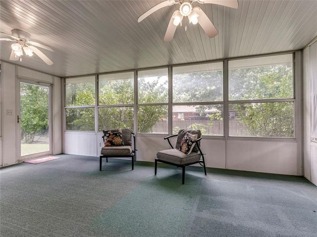 1048 NW 6th Place, Moore, OK 73160