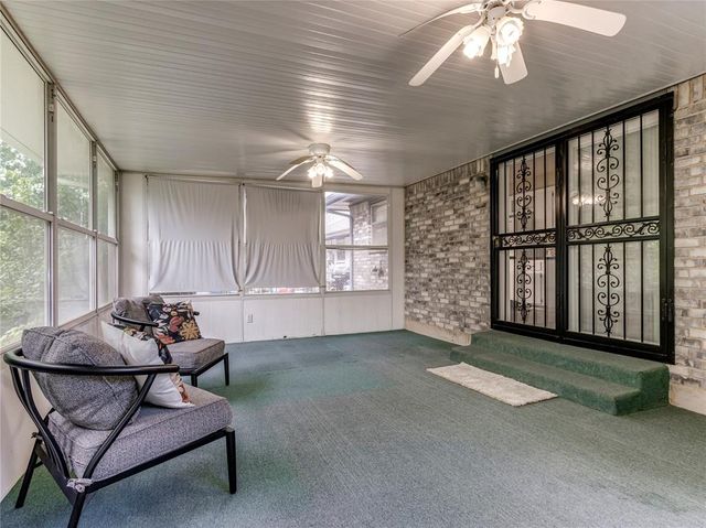 1048 NW 6th Place, Moore, OK 73160