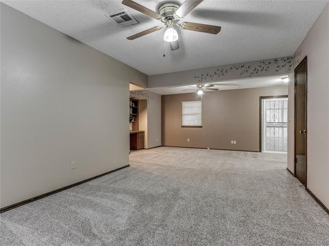 1048 NW 6th Place, Moore, OK 73160