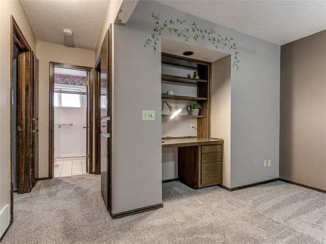 1048 NW 6th Place, Moore, OK 73160