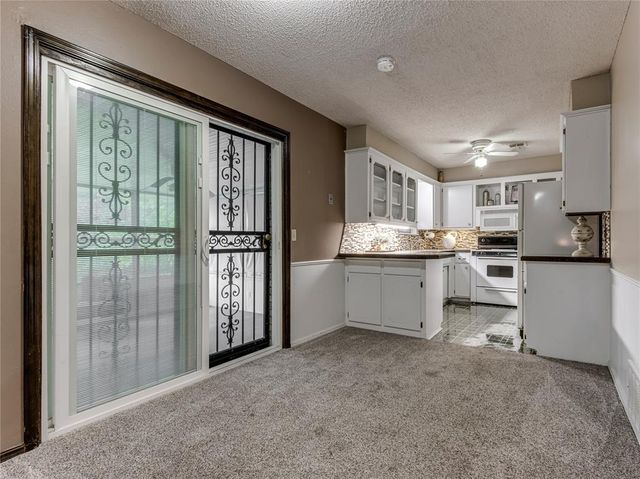 1048 NW 6th Place, Moore, OK 73160