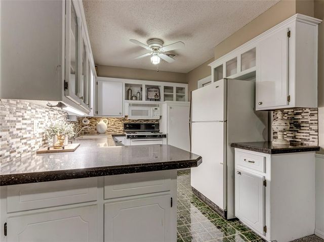 1048 NW 6th Place, Moore, OK 73160