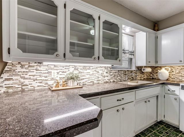 1048 NW 6th Place, Moore, OK 73160