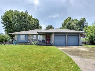 1048 NW 6th Place, Moore, OK 73160