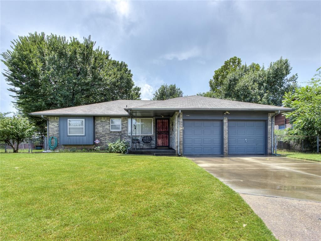 1048 NW 6th Place, Moore, OK 73160