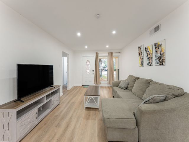 3245 Myra Lane, Farmers Branch, TX 75234