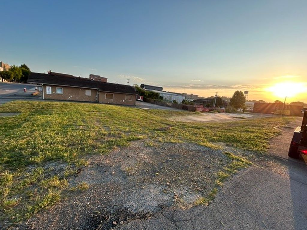 822 S Main St, Springfield, TN 37172