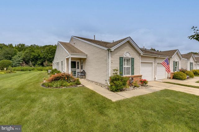 30 RALEIGH DR, Mount Laurel, NJ 08054