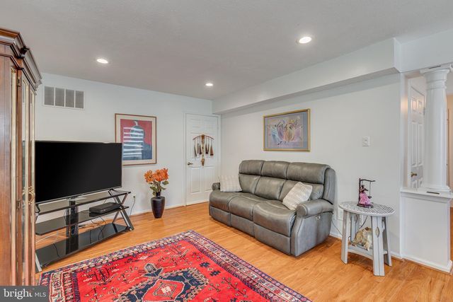 30 RALEIGH DR, Mount Laurel, NJ 08054