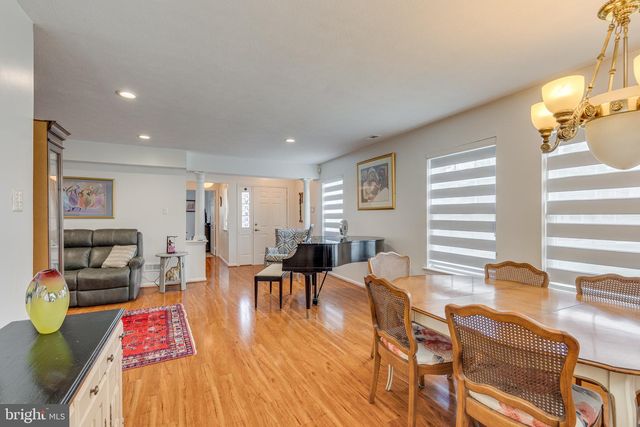 30 RALEIGH DR, Mount Laurel, NJ 08054
