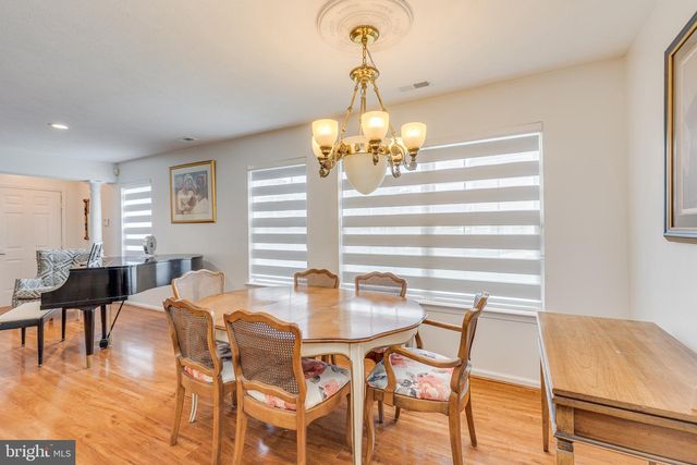 30 RALEIGH DR, Mount Laurel, NJ 08054