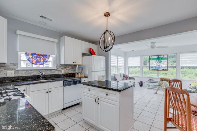 30 RALEIGH DR, Mount Laurel, NJ 08054