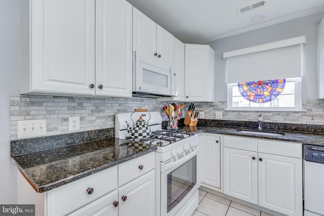 30 RALEIGH DR, Mount Laurel, NJ 08054