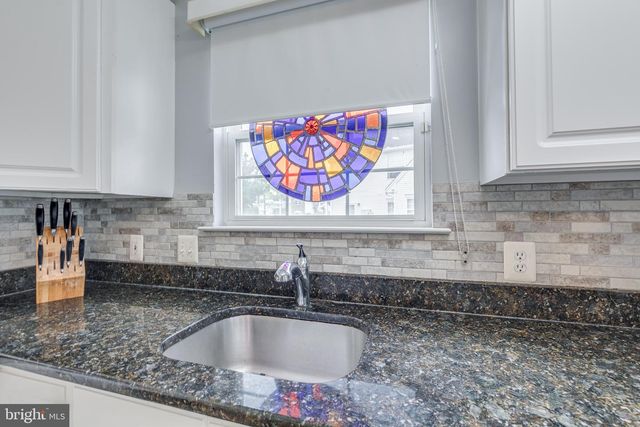 30 RALEIGH DR, Mount Laurel, NJ 08054