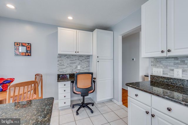 30 RALEIGH DR, Mount Laurel, NJ 08054