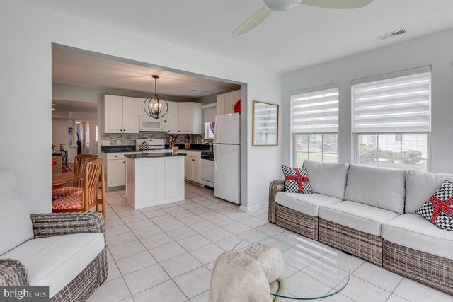 30 RALEIGH DR, Mount Laurel, NJ 08054