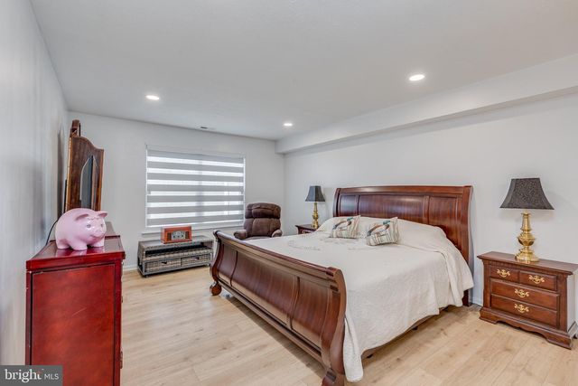 30 RALEIGH DR, Mount Laurel, NJ 08054