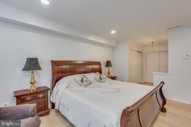 30 RALEIGH DR, Mount Laurel, NJ 08054
