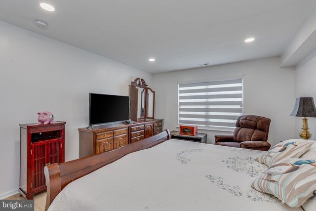 30 RALEIGH DR, Mount Laurel, NJ 08054