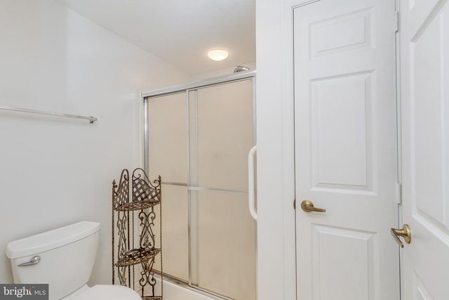 30 RALEIGH DR, Mount Laurel, NJ 08054