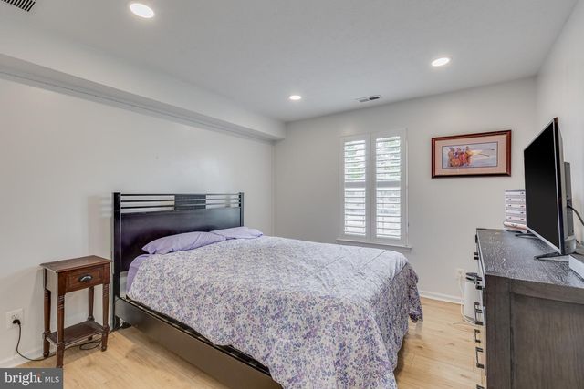 30 RALEIGH DR, Mount Laurel, NJ 08054