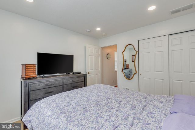 30 RALEIGH DR, Mount Laurel, NJ 08054