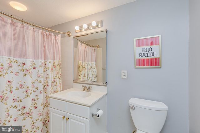 30 RALEIGH DR, Mount Laurel, NJ 08054