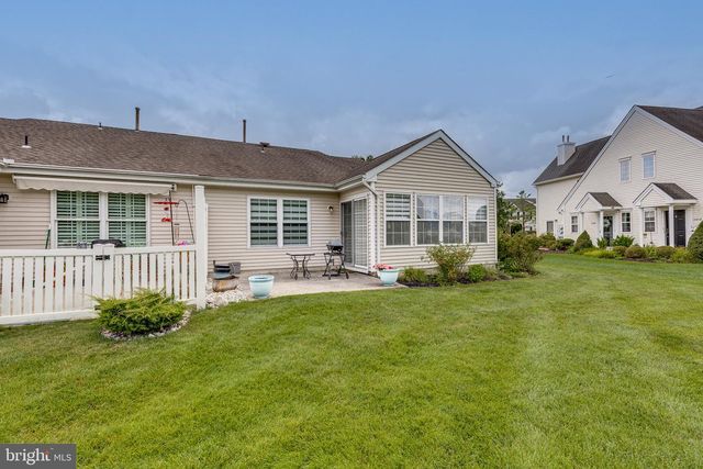30 RALEIGH DR, Mount Laurel, NJ 08054