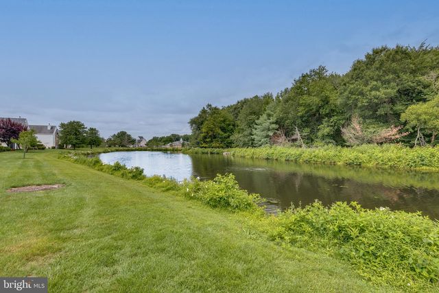 30 RALEIGH DR, Mount Laurel, NJ 08054