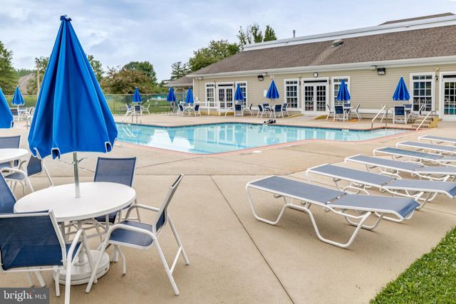 30 RALEIGH DR, Mount Laurel, NJ 08054