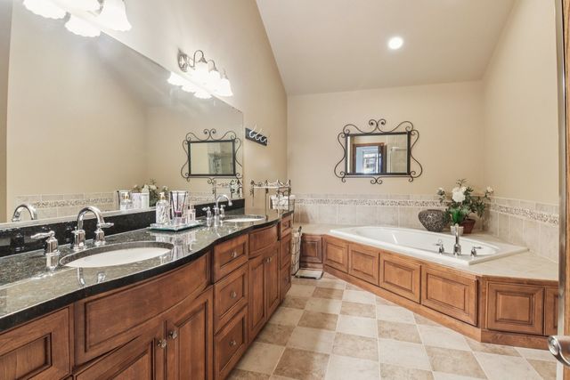 9215 Friar Way, Frankfort, IL 60423