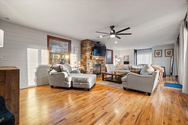 2710 50th Street, Des Moines, IA 50310