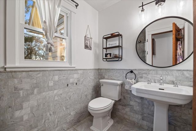 2710 50th Street, Des Moines, IA 50310