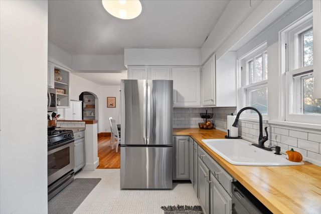 2710 50th Street, Des Moines, IA 50310