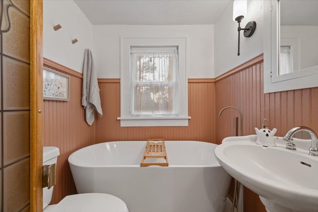 2710 50th Street, Des Moines, IA 50310