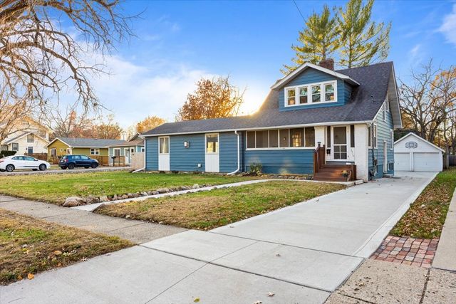 2710 50th Street, Des Moines, IA 50310