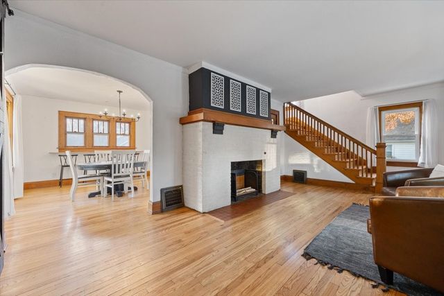 2710 50th Street, Des Moines, IA 50310