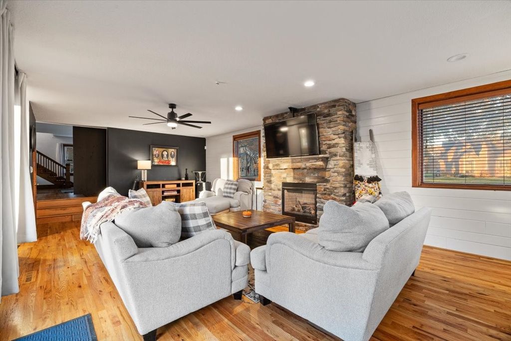 2710 50th Street, Des Moines, IA 50310